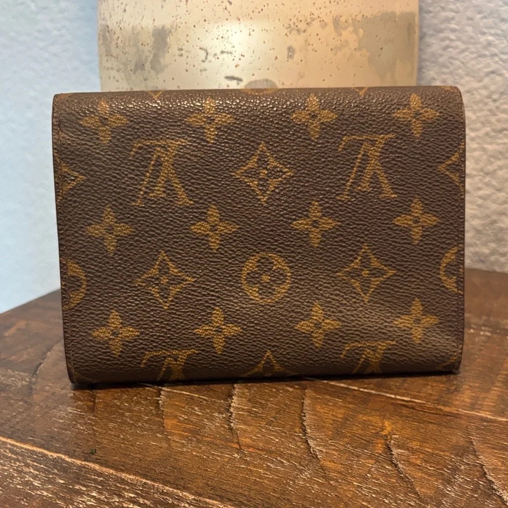Authentic Louis Vuitton Monogram Trifold GM Wallet - Picture 3 of 16